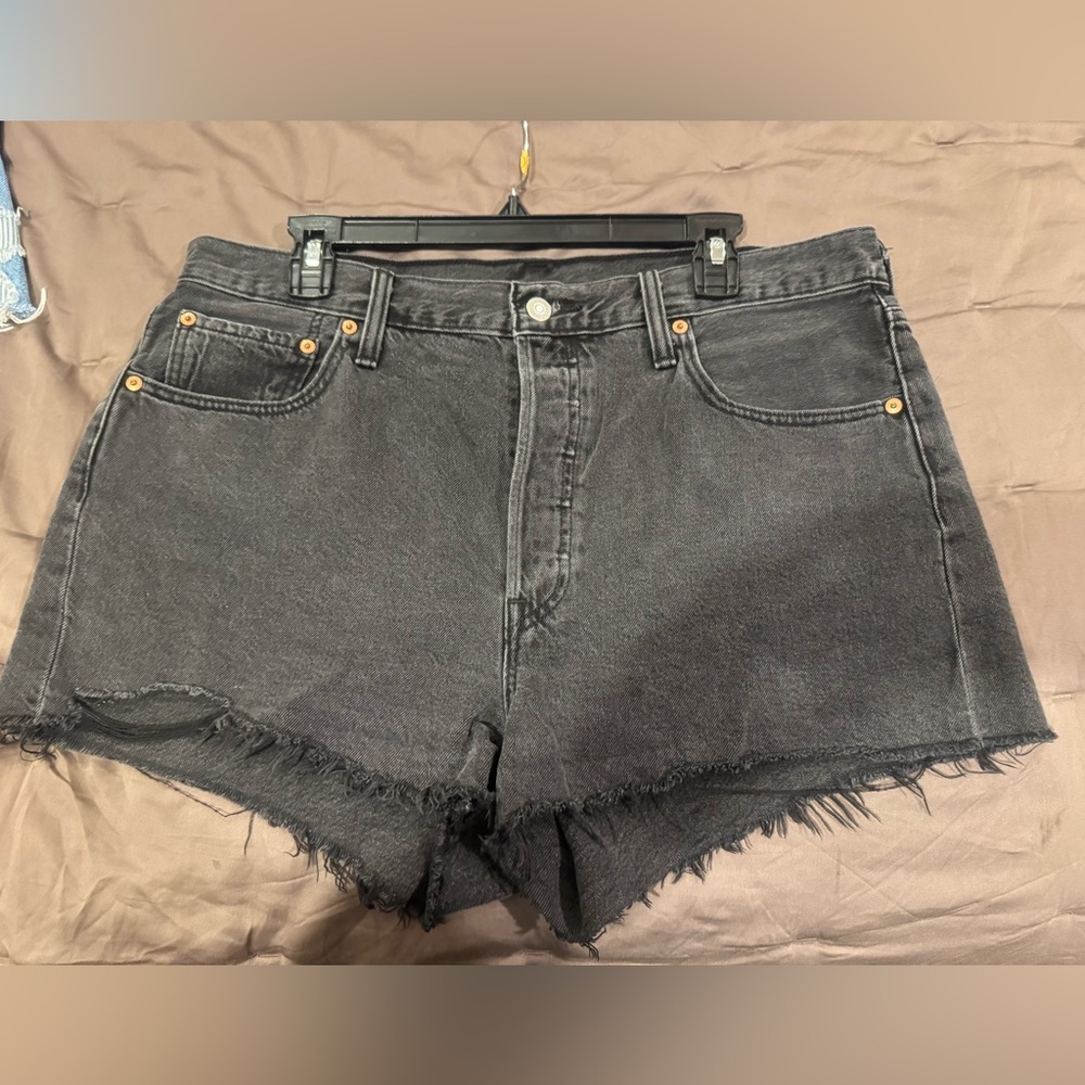 Levi’s 501 Black faded denim shorts size 34
